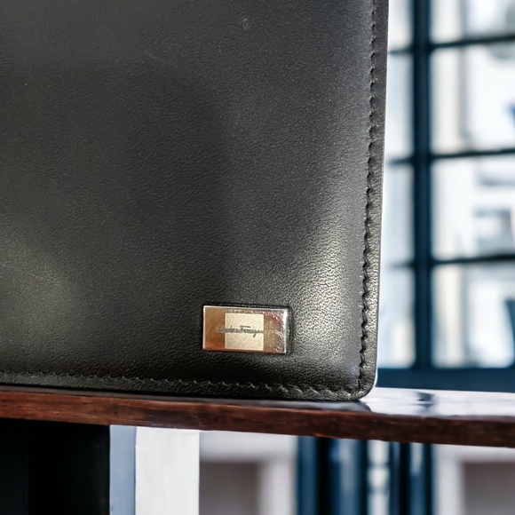 Salvatore Ferragamo Men's Long Wallet/Checkbook EUC Authentic - Picture 8 of 9